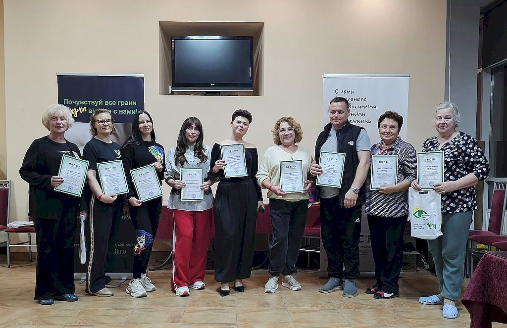 Участники фестиваля с грамотами