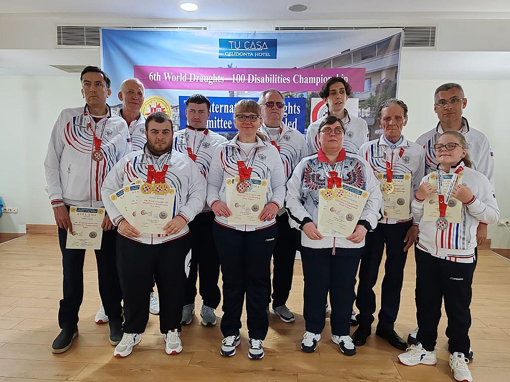 победители и призёры соревнований с дипломами и медалями