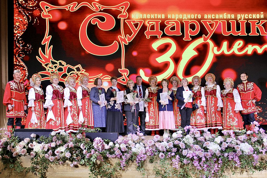 Президент ВОС В. В. Сипкин поздравил с юбилеем народный ансамбль русской песни «Сударушка»