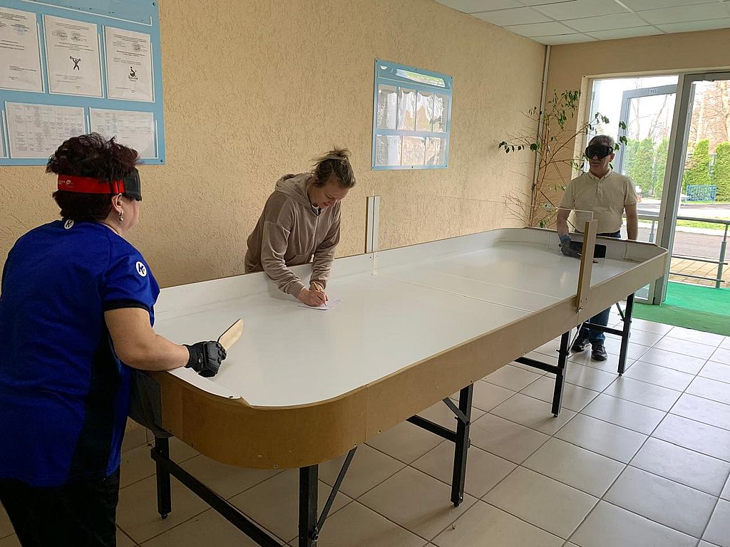 момент соревнований по настольному теннису