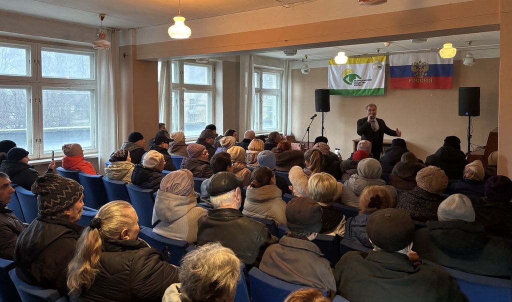 Артисты Донецкой филармонии согрели незрячих зрителей своим выступлением