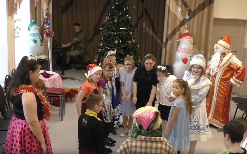 На ёлку в Томской РО ВОС пришли Баба Яга, Леший и Кикимора