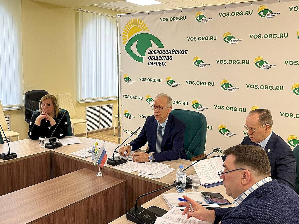 президиум семинара: Александр Коняев, Валерий Матвеев, Евгений Калашников и референт вице президента ВОС