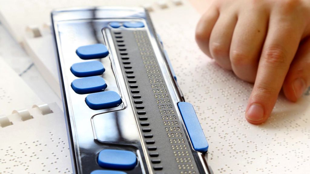 Для инвалидов по зрению расширен перечень ТСР