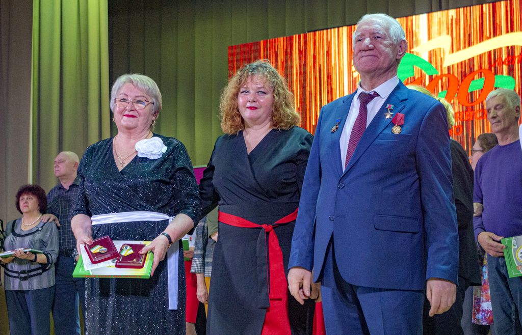 На сцене Дома культуры Краснодарской РО ВОС состоялось торжественное мероприятие, посвящённое 100-летию Всероссийского общества слепых