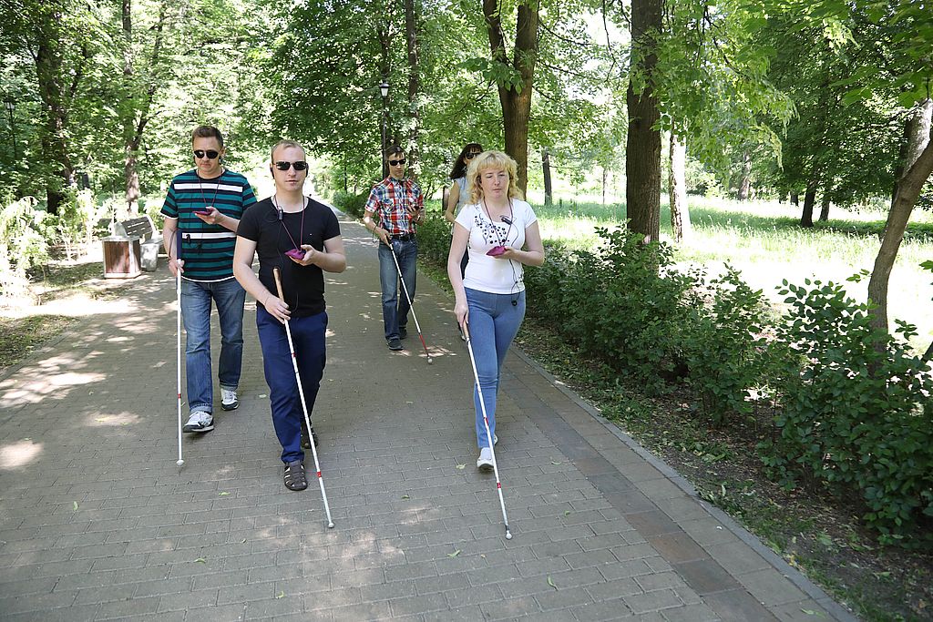 занятия в парке по ориентировке со смартфоном